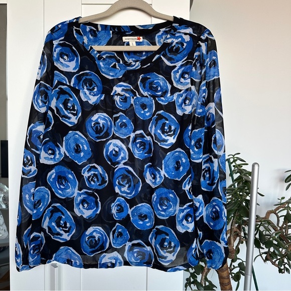 Old Navy Blue and Black Floral Blouse - Picture 2 of 5